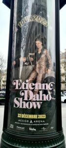 Affiche de la tournée Etienne Daho Show dans une colonne Morris.