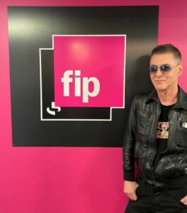 Etienne Daho dans les studios de la radio FIP.