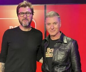 Etienne Daho aux côtés d'Eric Jean-Jean en 2023.